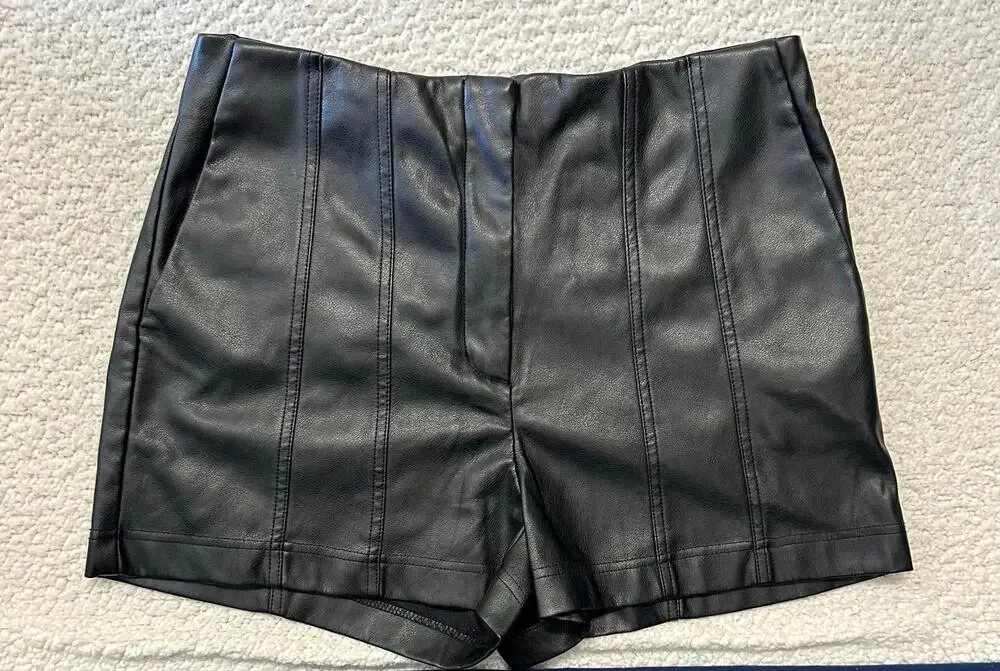 Dynamite Womens Faux Leather Shorts Size 6